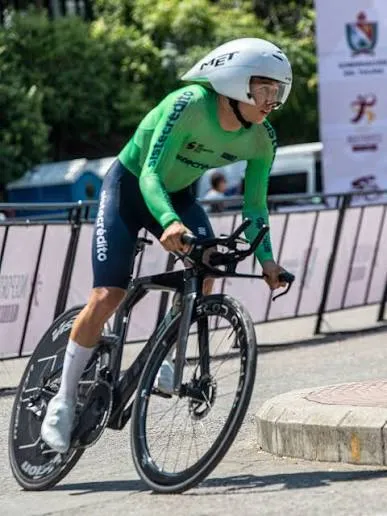 TEAM SISTECREDITO A GIRA EUROPEA CON LOS SUB 23 - Fondo