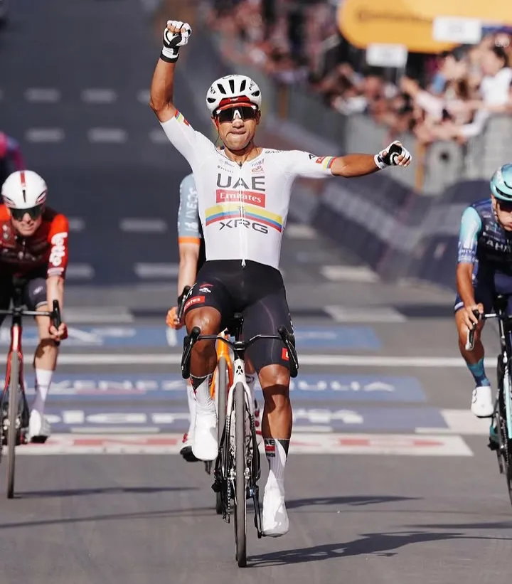 GIRO DE ITALIA. Ecuatoriano Narváez gana la IV etapa. Ciccone con el liderato - Fondo