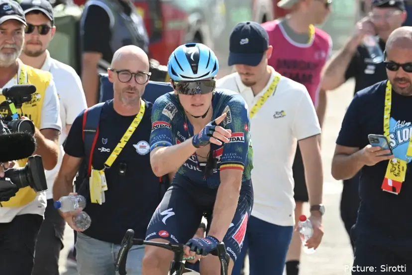 MERLIER hace "HAT-TRICK y Gaviria se va por fractura de clavícula - Fondo