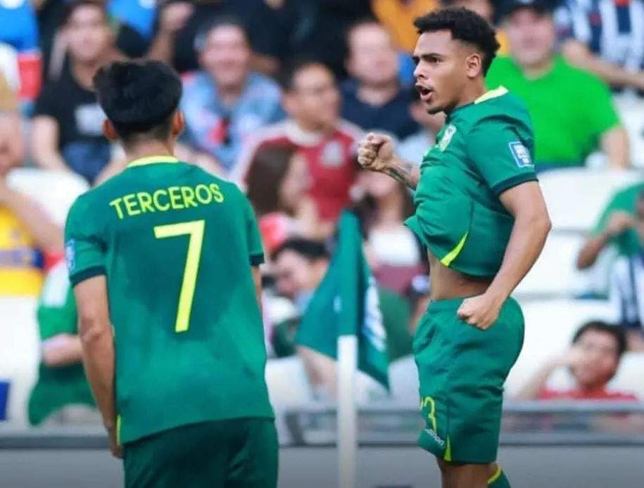 BOLIVIA HIZO LA TAREA Y VA CONTRA IRAK POR EL CUPO MUNDIALISTA - Fondo