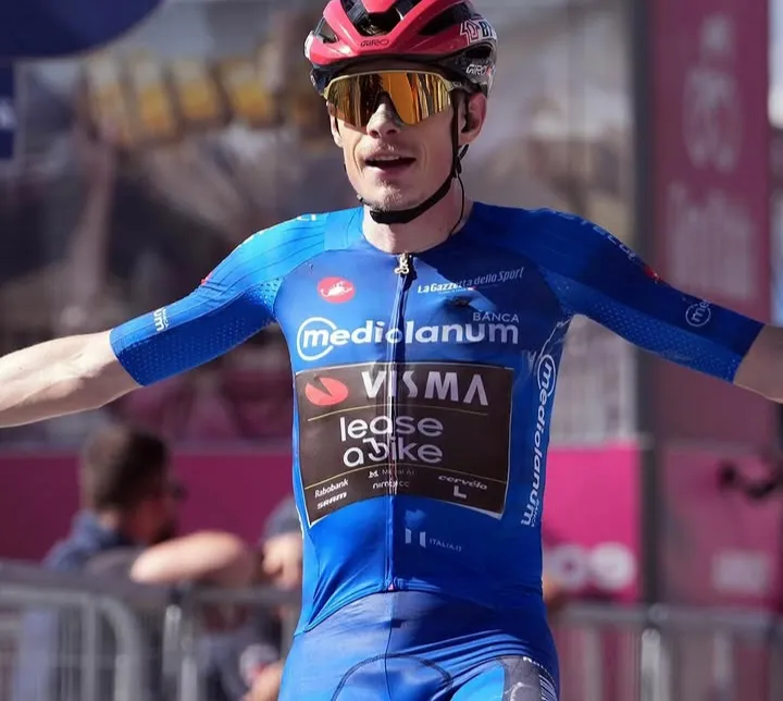 GIRO "EL PESCADOR" tiene en sus redes la "MAGLIA ROSA"  - Fondo