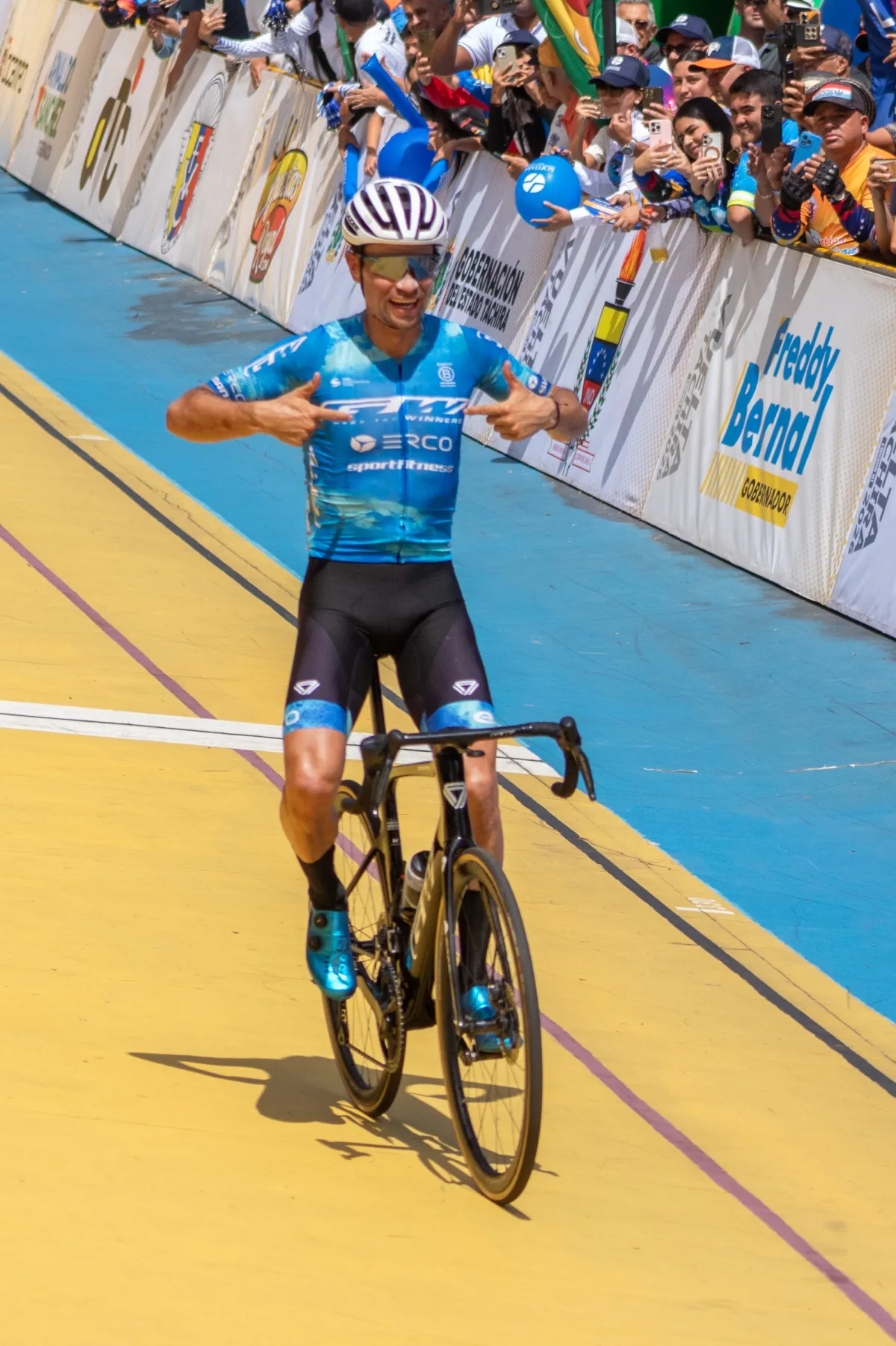 COLOMBIA Con ANGEL GIL, del GW se lleva la Ultima Etapa y Aseguran el Podium Con Brandon Rojas