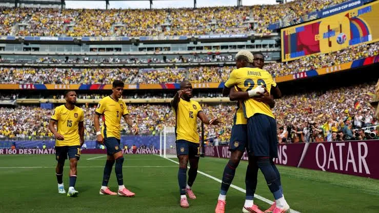 ECUADOR logra la heroica y sigue vivo en la COPA - Fondo