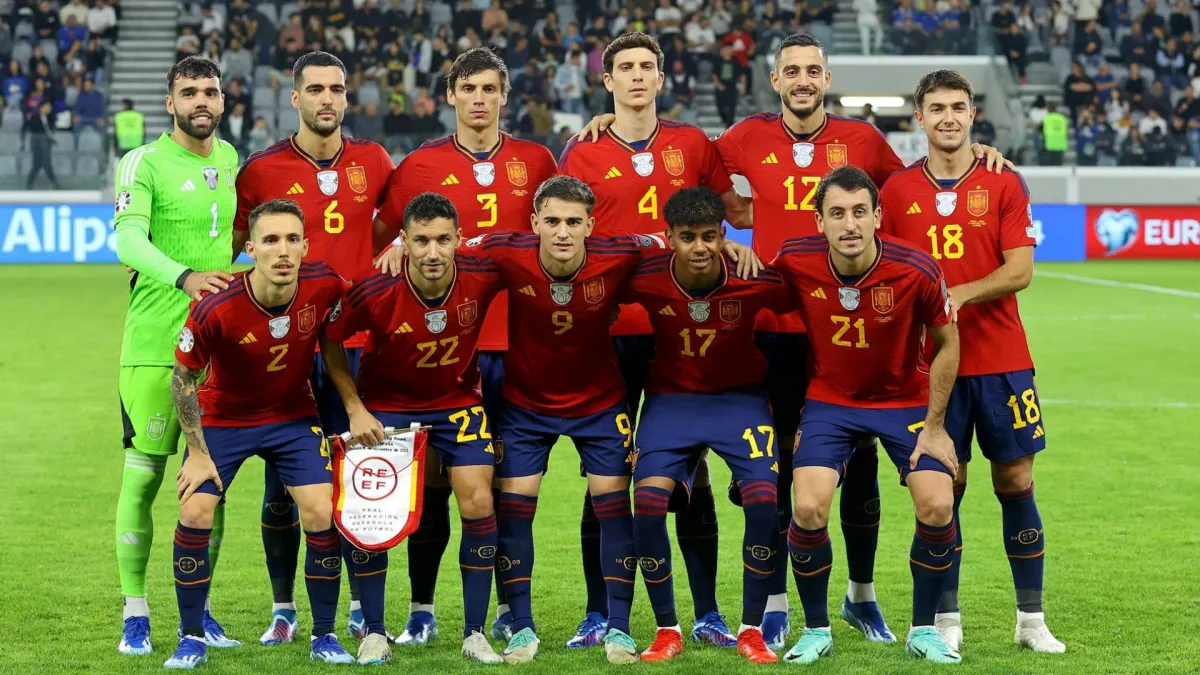 ESPAÑA presenta su equipo de gala para el MUNDIAL - Fondo