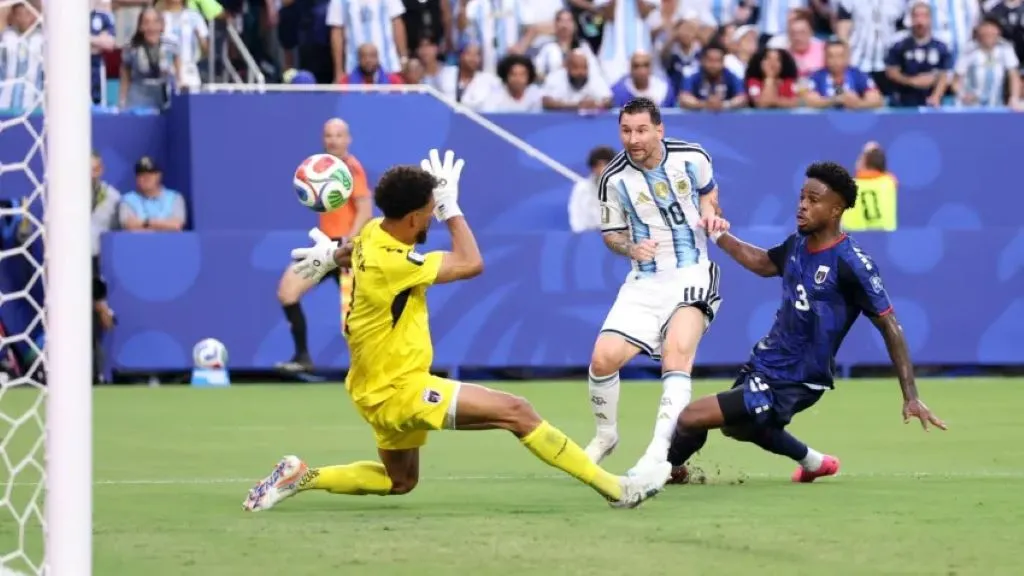 ARGENTINA y Messi sufren al máximo para seguir "vivos" - Fondo