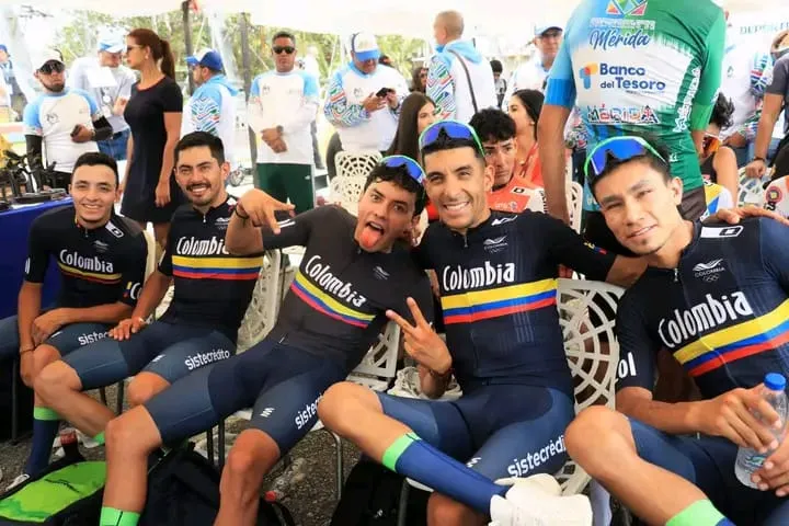 Team Sistecrétido Colombia's Feast at Vuelta a Mérida - Fondo