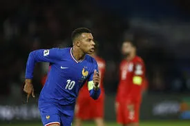 KYLIAN MBAPPÉ al frente de los 26 de FRANCIA en el Mundial - Fondo