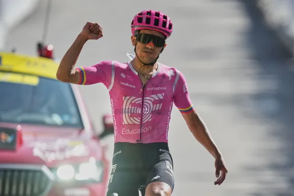Gran día para Richard Carapaz que domina en la alta montaña 