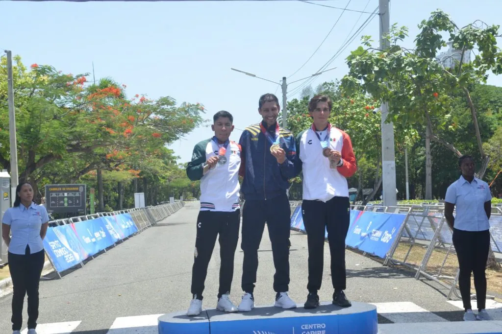 JUEGOS CC. Colombiano Walter Vargas con el oro en la CRI - Fondo