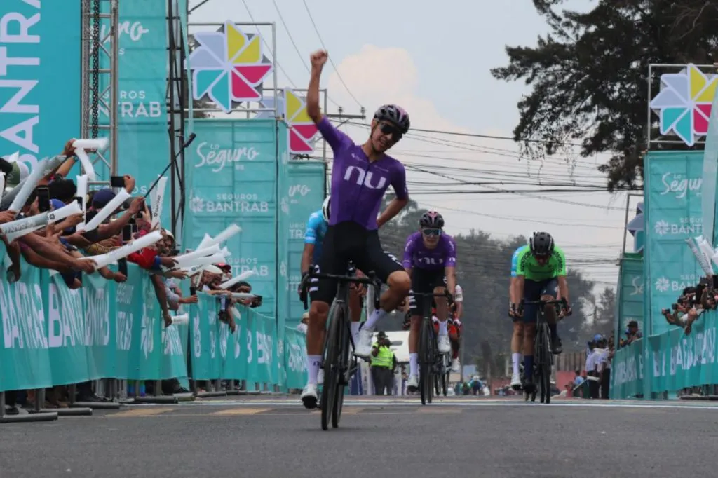 Colombianos van por el triunfo en la 65 Vuelta a Guatemala  - Fondo