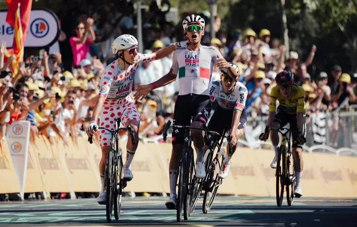 GIRO DE ITALIA. Inolvidable triunfo de Issac del Toro en la Etapa 2 - Fondo