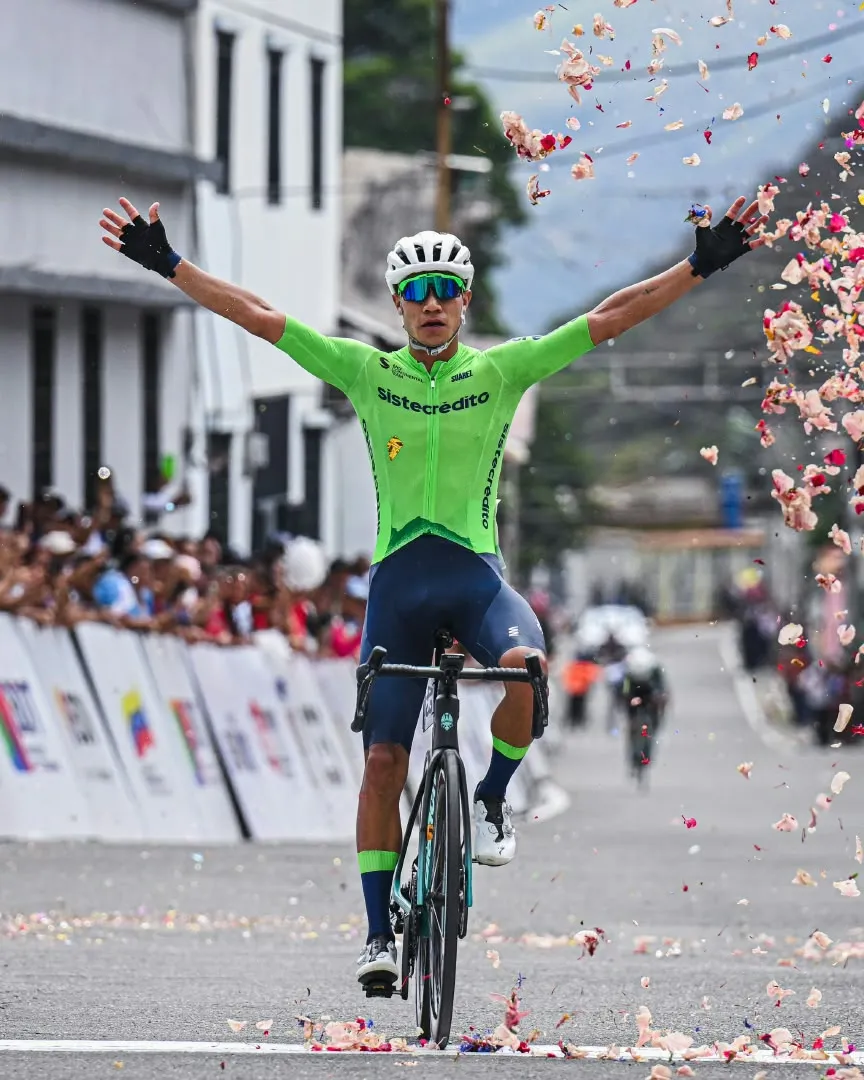 SISTECREDITO dominates stage 3 with Misael Urián and takes the lead - Fondo
