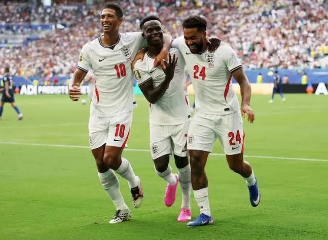 "El partido que nadie quiere jugar" fue para INGLATERRA - Fondo