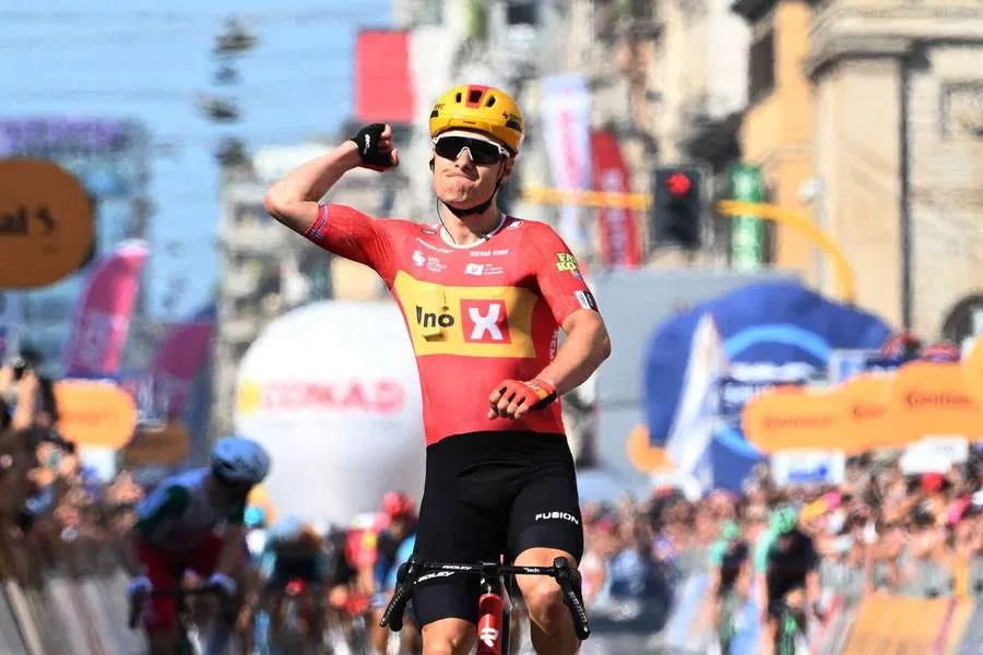 GIRO. Noruego Dversnes brinda un triunfo al UNO-X MOBILITY - Fondo