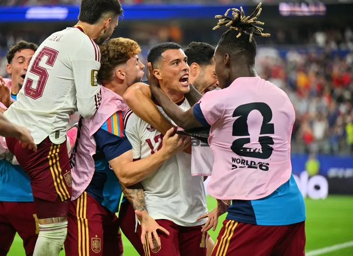ESPAÑA FINALISTA al cortar los circuitos del ataque francés - Fondo