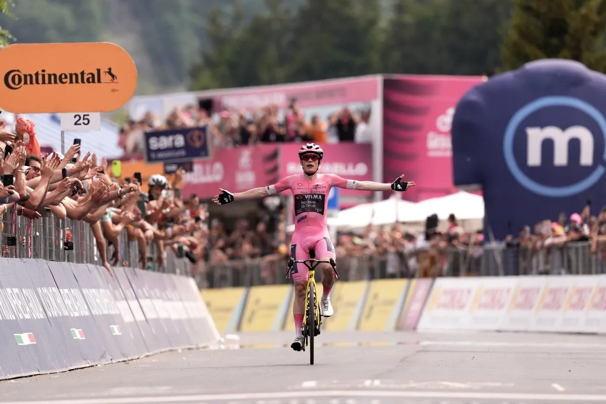 JONAS lanzó la red para atrapar primer título en GIRO DE ITALIA - Fondo