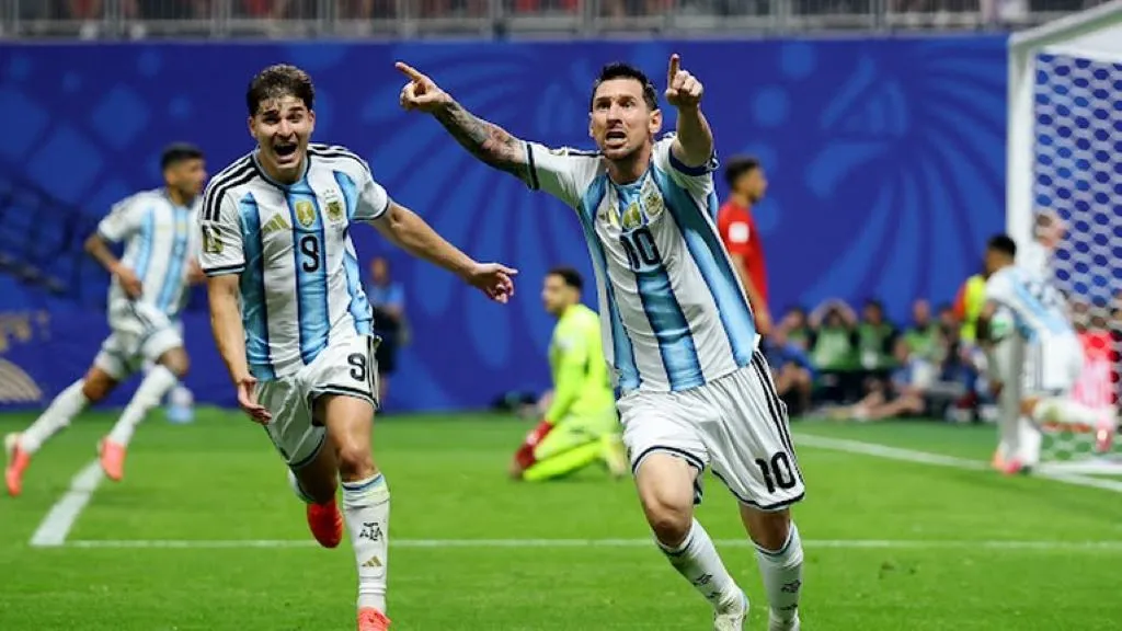 ARGENTINA sopló fuerte y tumbó las piramides egipcias - Fondo