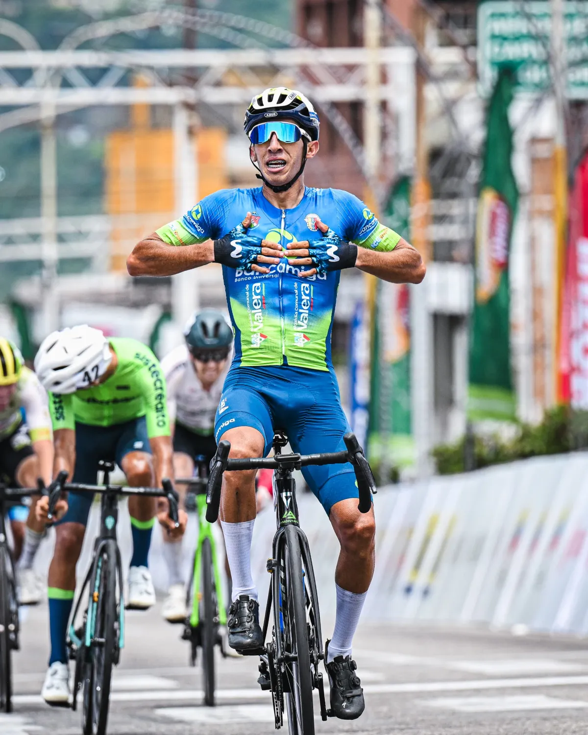 Luis Pinto wins stage 1 and is first leader Vuelta a Venezuela - Fondo