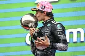 Kimi Antonelli listo para reinar en el Hard Rock Stadium Circuit  - Fondo